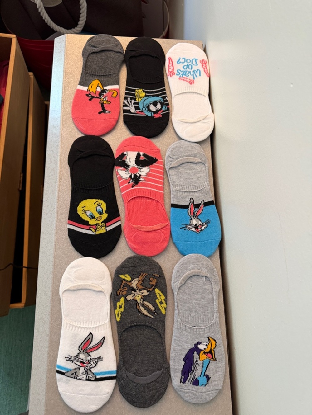 Looney Tunes No-Show Socks 9-pairs Tweety, Bugs & Friends - Multi Color
